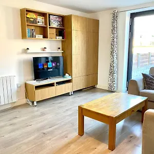 Modern With Private Terrace Edinburgh
