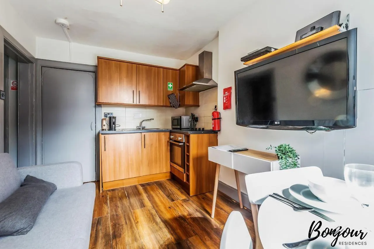Royal Mile 3Br-2Ba, 1 Min To Castle - Free Parking & Zip Link Beds By Bonjour Residences Edinburgh
