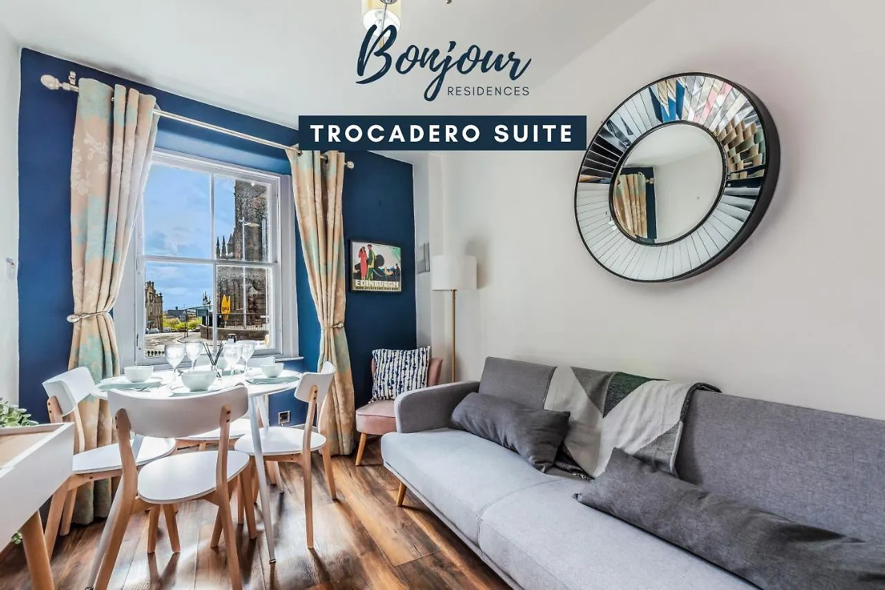 Royal Mile 3Br-2Ba, 1 Min To Castle - Free Parking & Zip Link Beds By Bonjour Residences エディンバラ