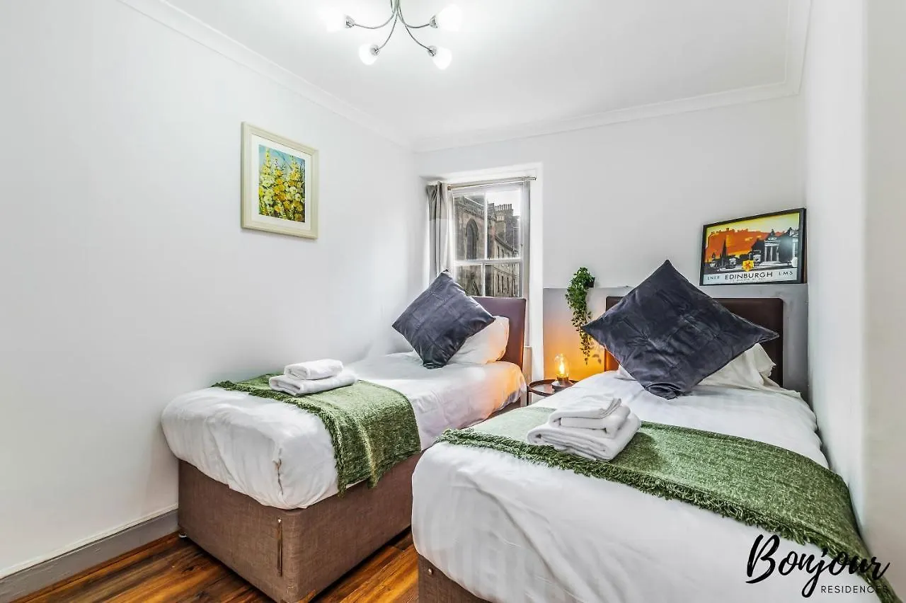 Royal Mile 3Br-2Ba, 1 Min To Castle - Free Parking & Zip Link Beds By Bonjour Residences エディンバラ