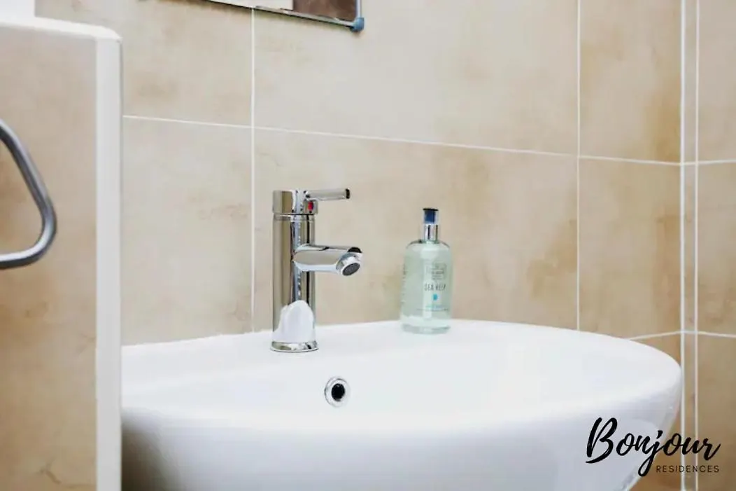 Royal Mile 3Br-2Ba, 1 Min To Castle - Free Parking & Zip Link Beds By Bonjour Residences エディンバラ