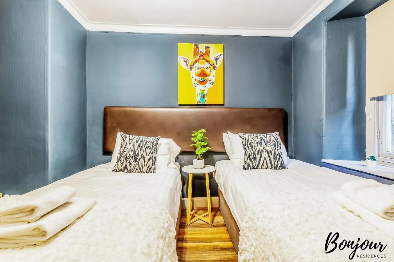 Royal Mile 3Br-2Ba, 1 Min To Castle - Free Parking & Zip Link Beds By Bonjour Residences エディンバラ アパート